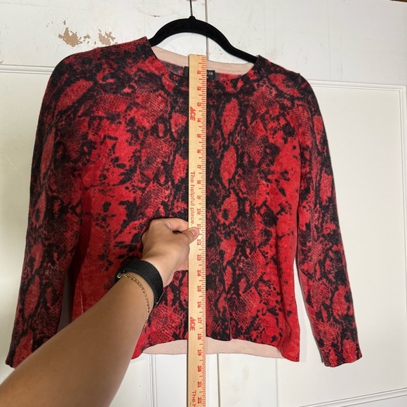 Lord & Taylor Cashmere Crewneck Sweater Snakeskin Pattern Red and Black Size M - Picture 3 of 6